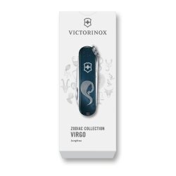 Die edle weiße Sonderverpackung der Victorinox Zodiac Collection für das Modell Jungfrau (Virgo) mit dem darauf liegenden, geschlossenen Taschenmesser im eleganten Sternbild-Look.
