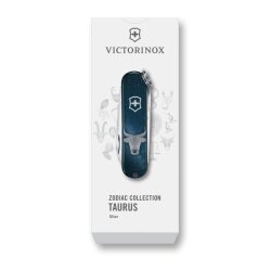 Die edle weiße Sonderverpackung der Victorinox Zodiac Collection für das Modell Stier (Taurus) mit dem darauf liegenden, geschlossenen Taschenmesser im eleganten Sternbild-Look.