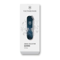 Die edle weiße Sonderverpackung der Victorinox Zodiac Collection für das Modell Zwillinge (Gemini) mit dem darauf liegenden, geschlossenen Taschenmesser im eleganten Sternbild-Look.